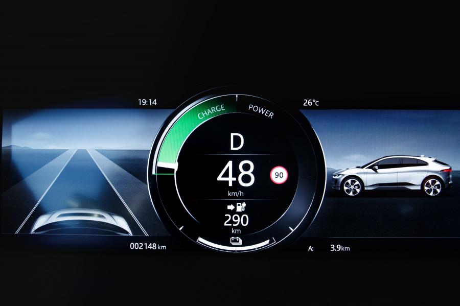 Панель приборов Jaguar I-Pace EV400 AWD S 2018 года  (WW) (фото 39 из 40)